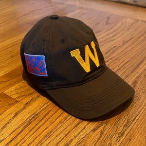 Weekend skateboards W hat